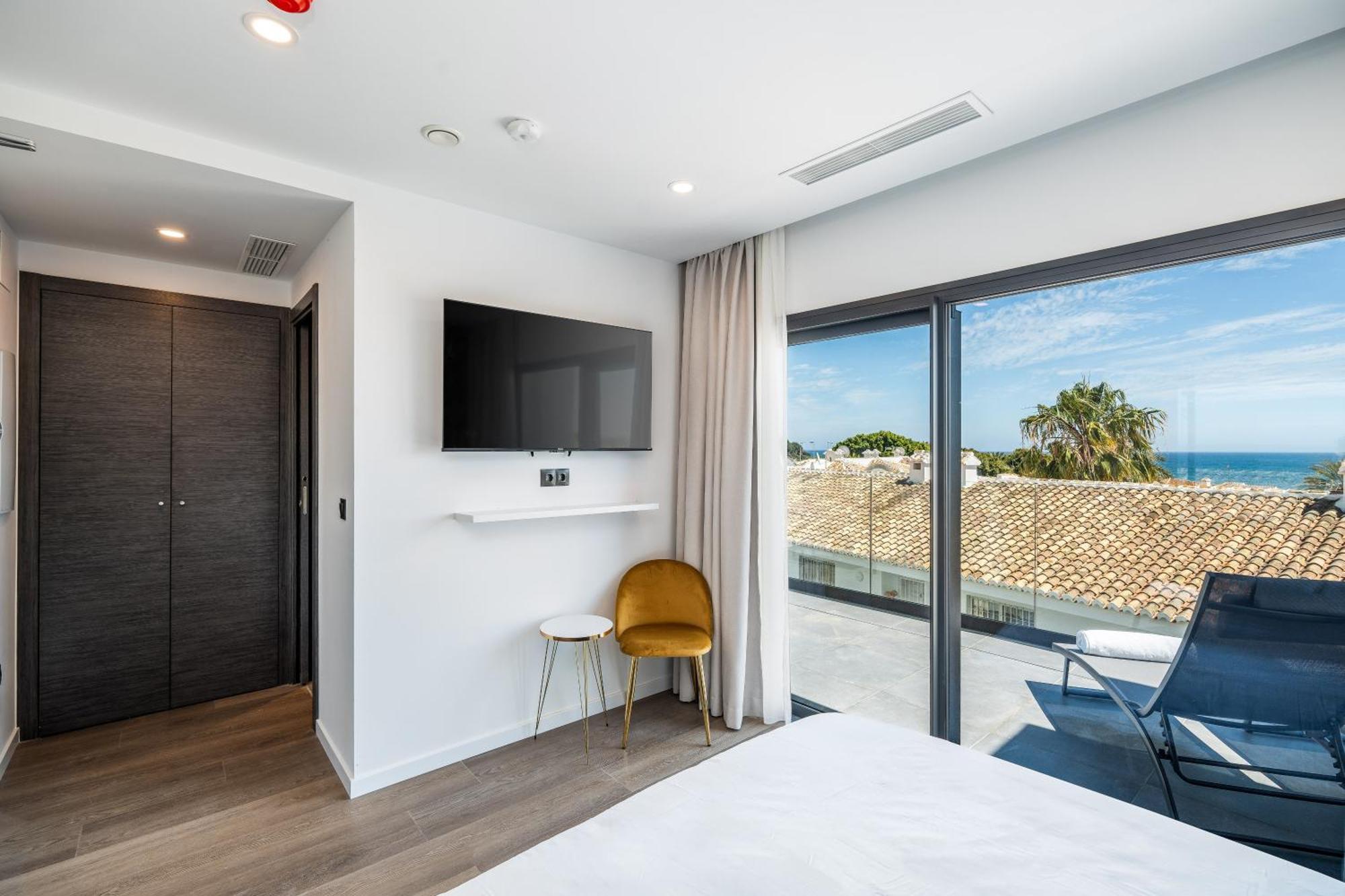 The Orange House Boutique Hotel And Upstairs Rooftop Bar Center Of La Cala De Mijas 100M From The Beach Екстер'єр фото